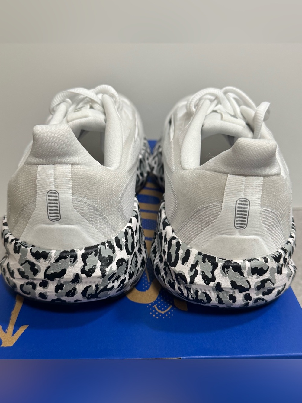 Size 10 - Brooks Revel 9 Black White Gray Leopard Print Women's Sneakers - Picture 4 of 10